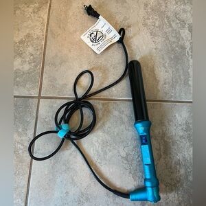 NuMe 1 1/4” curling wand